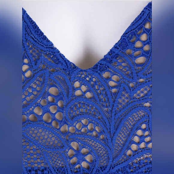 NEW BEBE Betsey V Neck Cobalt Blue Lace Nude Bodycon Stretch Mini Dress Small - Picture 4 of 4